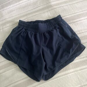 Lulu Lemon shorty Hot Short 4 in